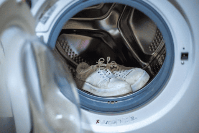 cleaning white shoes -washing machine